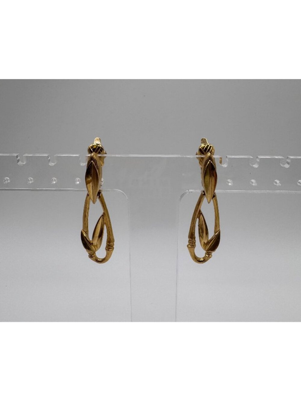 Vintage Trifari Bamboo Drop Earrings Gold Tone Dangle Signed Designer Chic - Picture 1 of 9